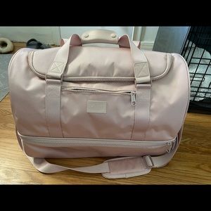 Like new Calpak Stevyn Duffle in Pink Sand